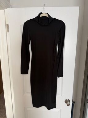 Classic Black Long-Sleeve Hooded Bodycon Dress